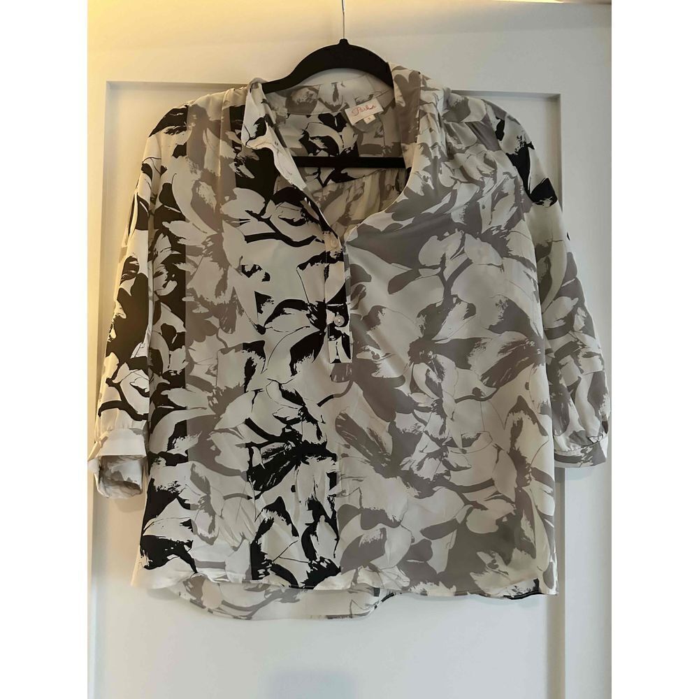 Parker Womens silk blouse for work or night out.Size Small Multicolor 3/4 Sleeve